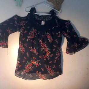 This navy blue shirt that is for girls it a XL in girls it's Arizona Jean con...